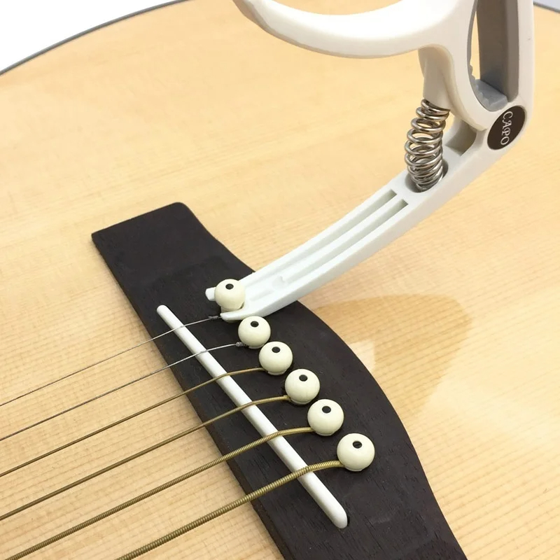Capodastre de guitare en plast - Guitar Capo Clip avis et prix